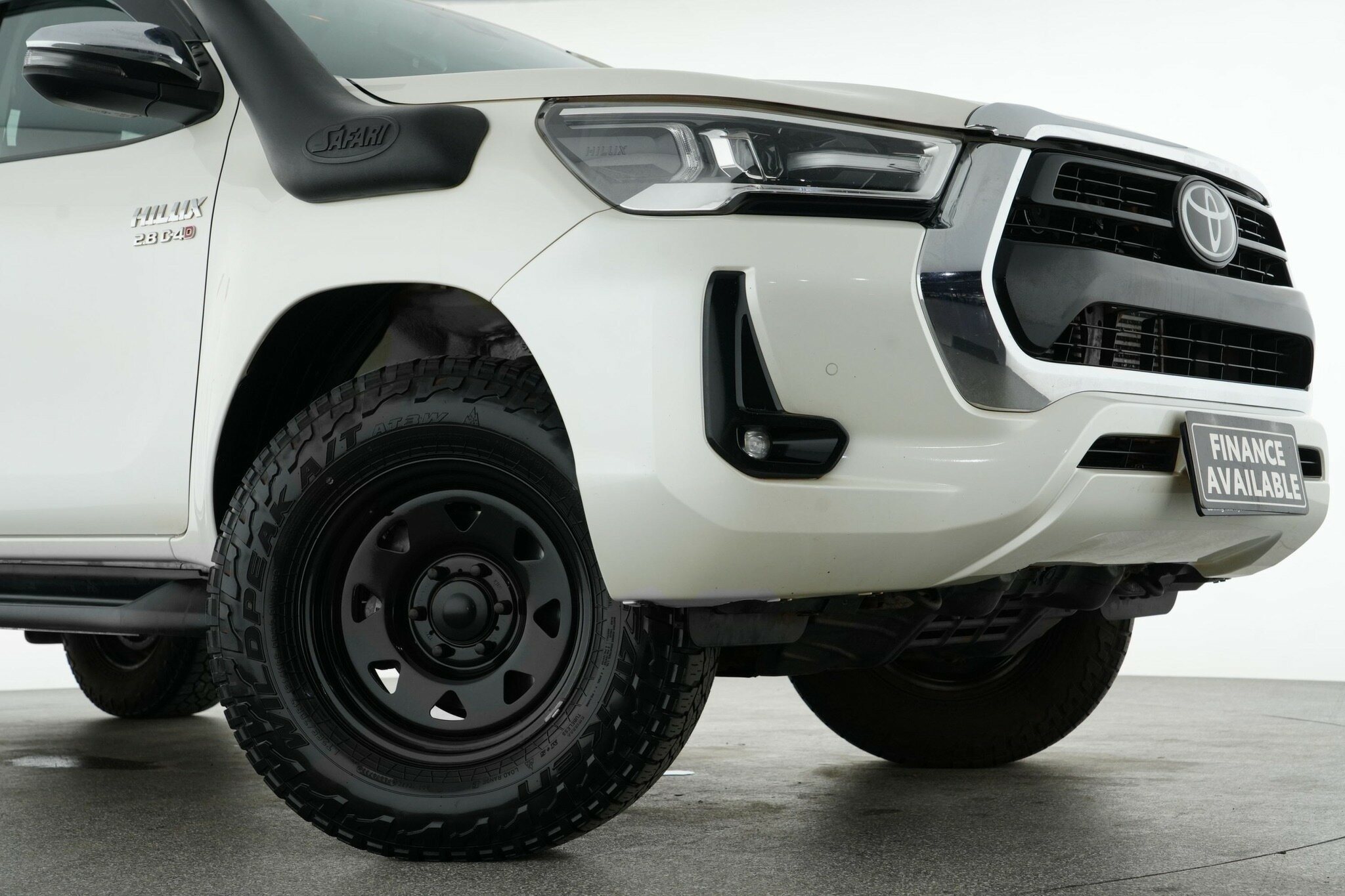 Toyota Hilux image 2