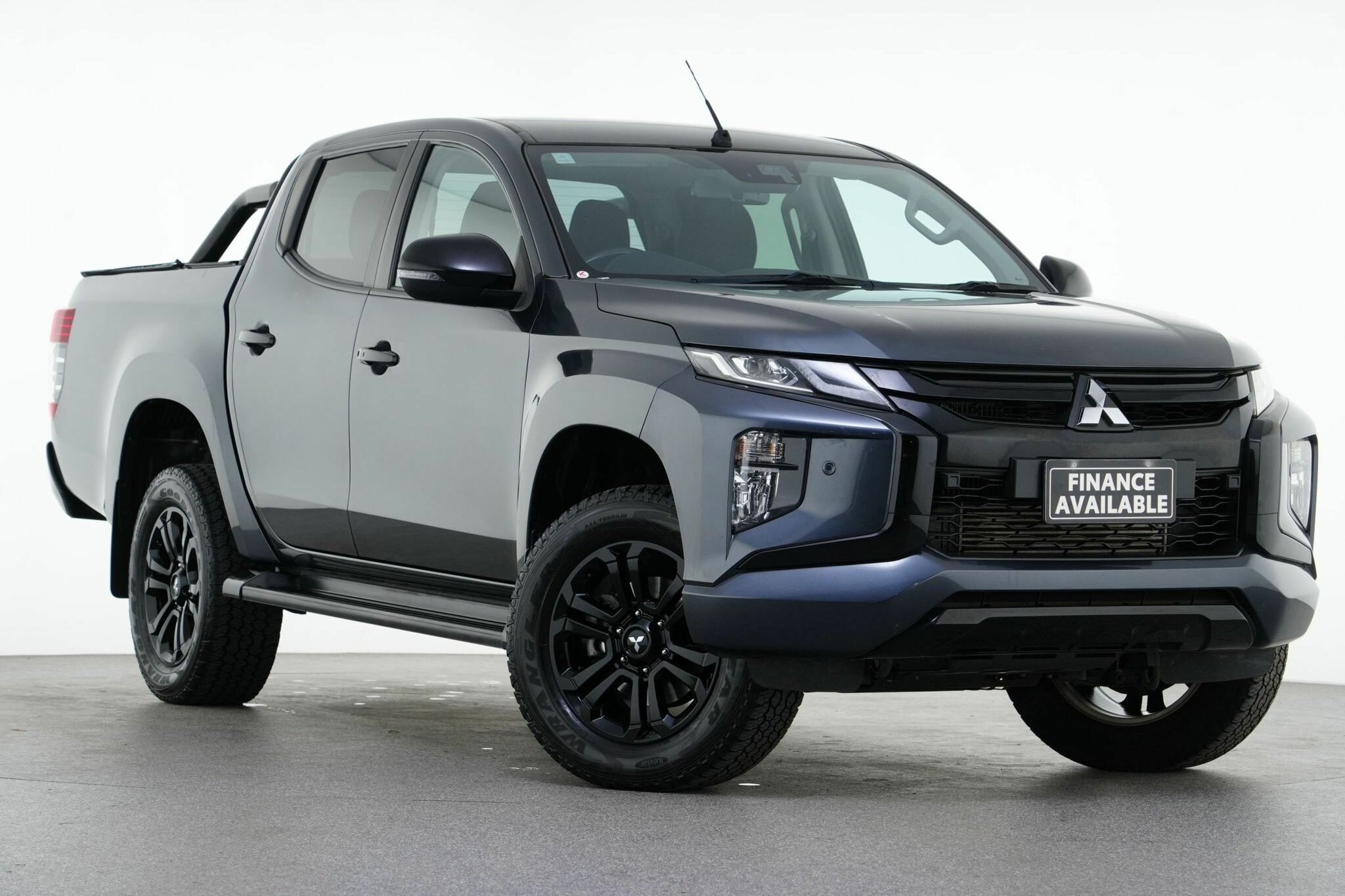 Mitsubishi Triton image 1