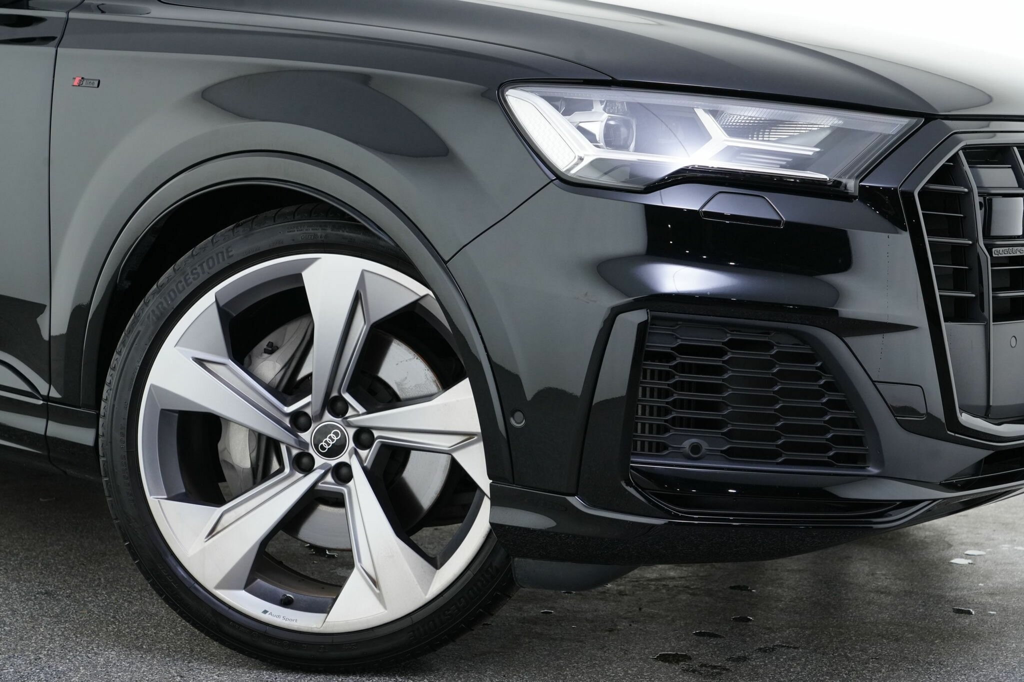 Audi Q7 image 2