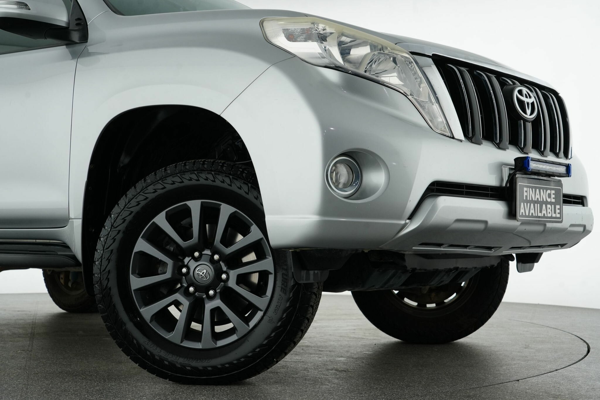Toyota Landcruiser Prado image 2