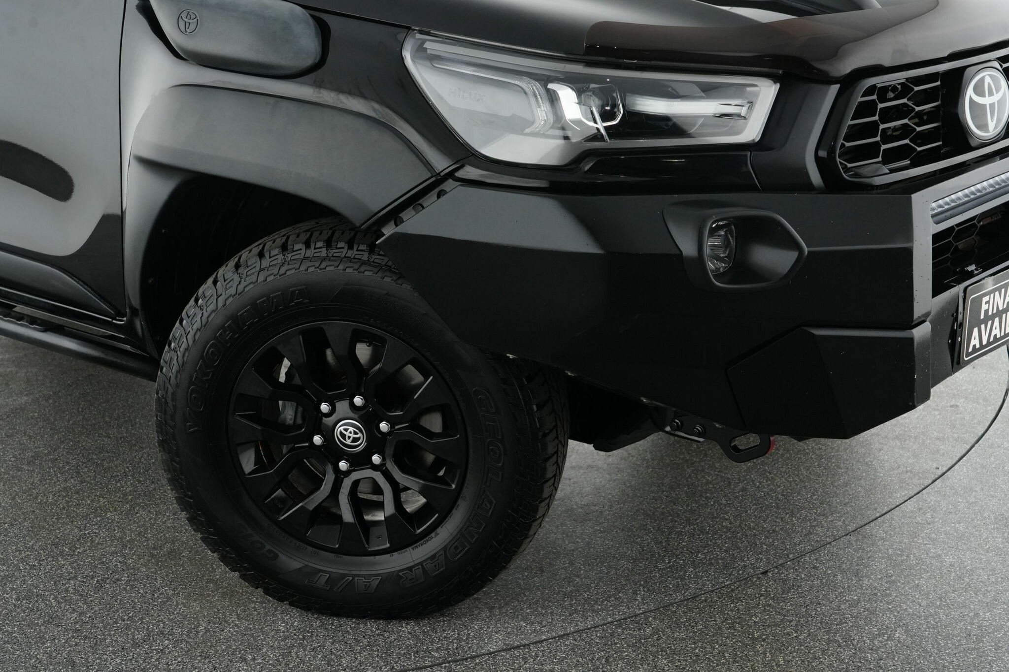 Toyota Hilux image 2