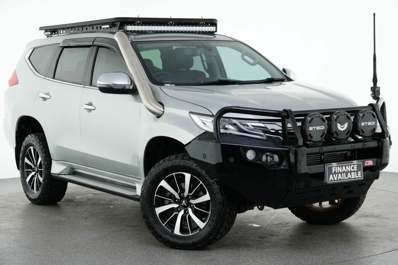 Mitsubishi Pajero Sport image 1