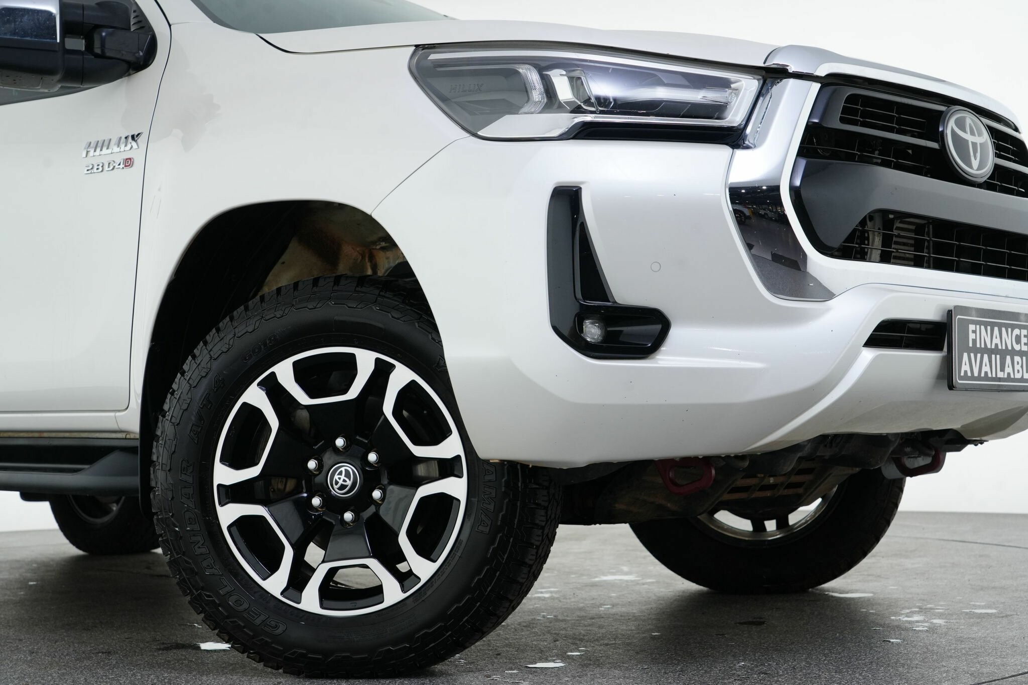 Toyota Hilux image 2