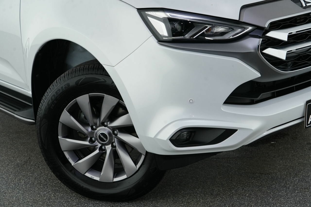 Isuzu Mu-x image 2