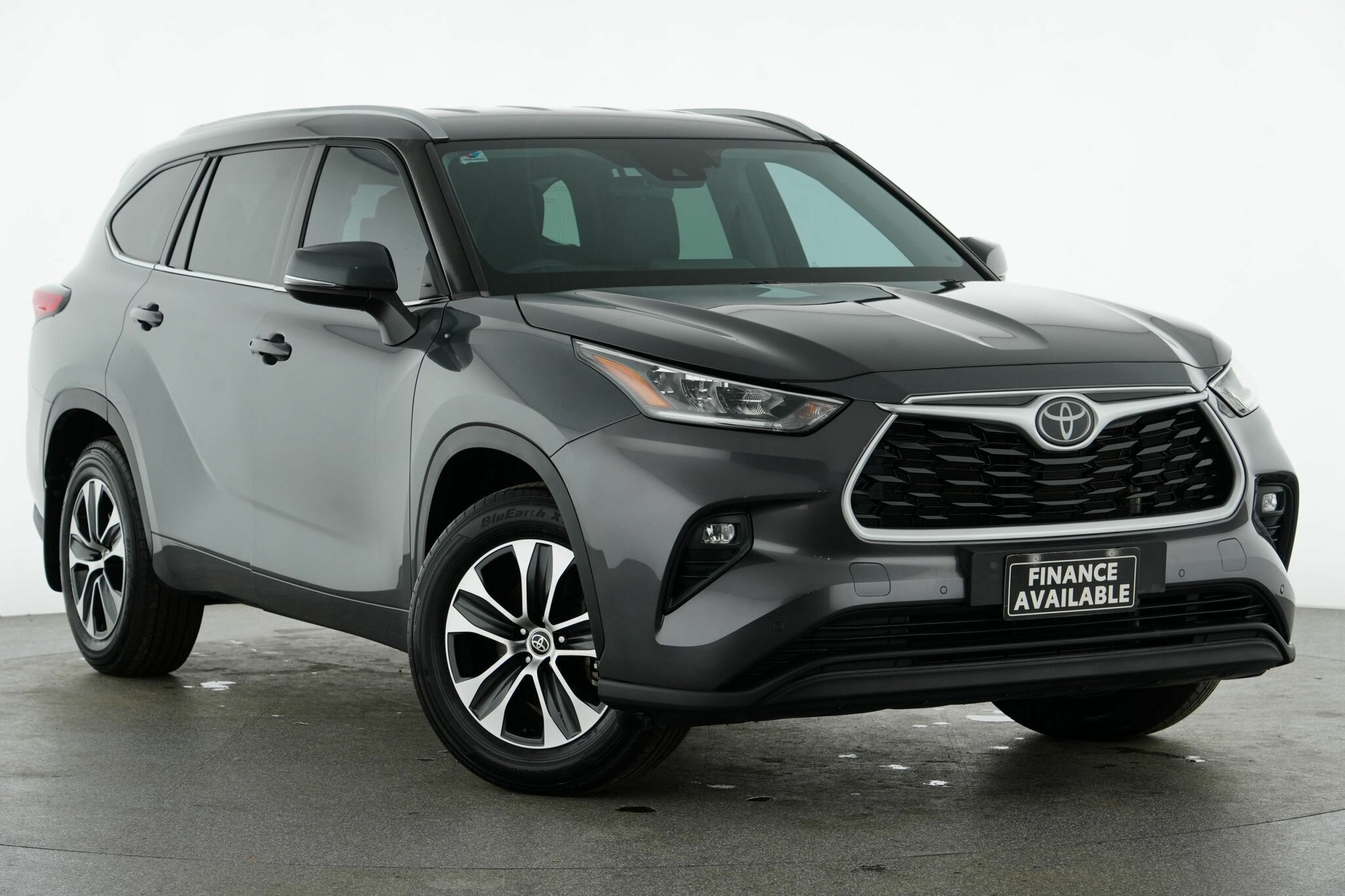 Toyota Kluger image 1