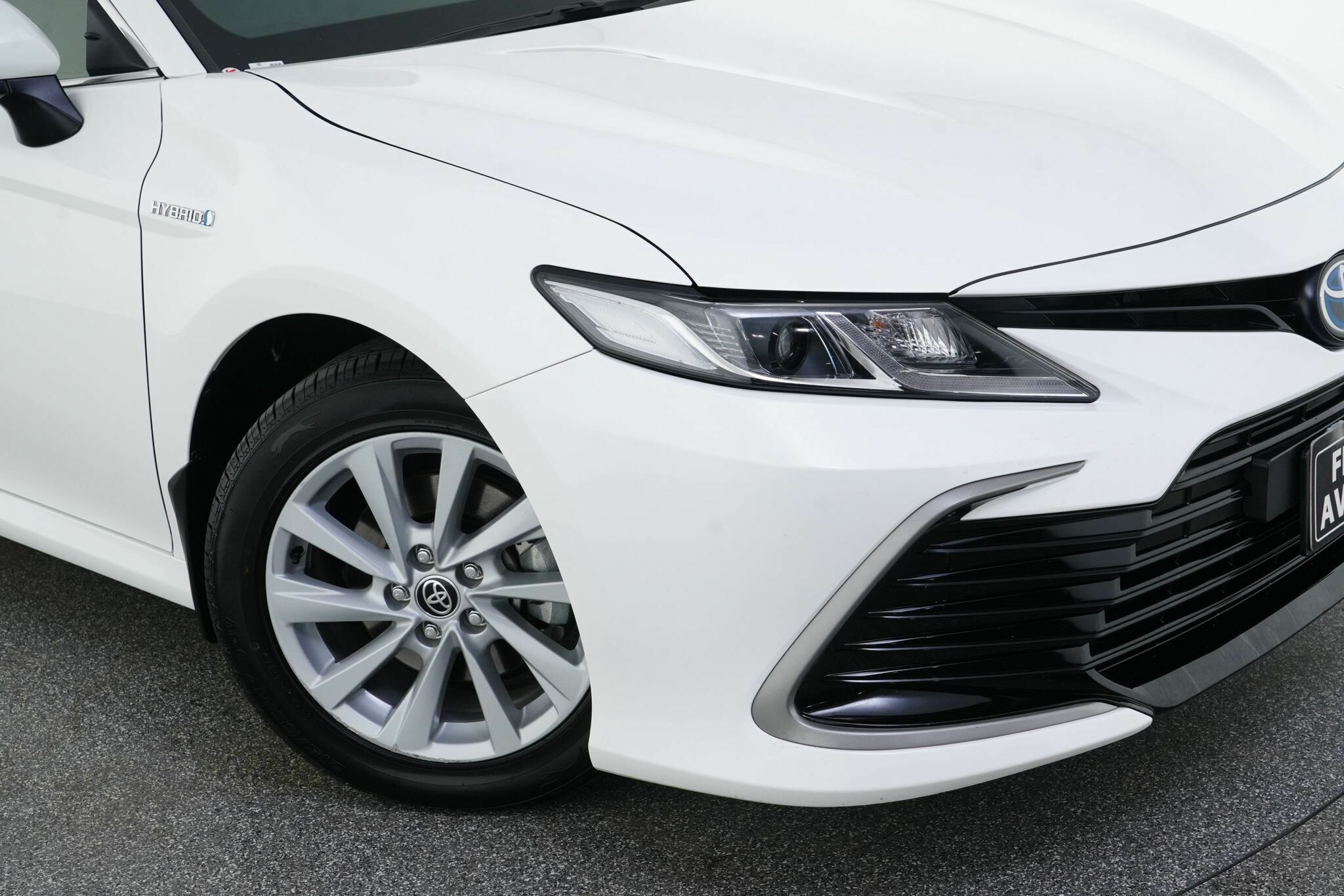 Toyota Camry image 2