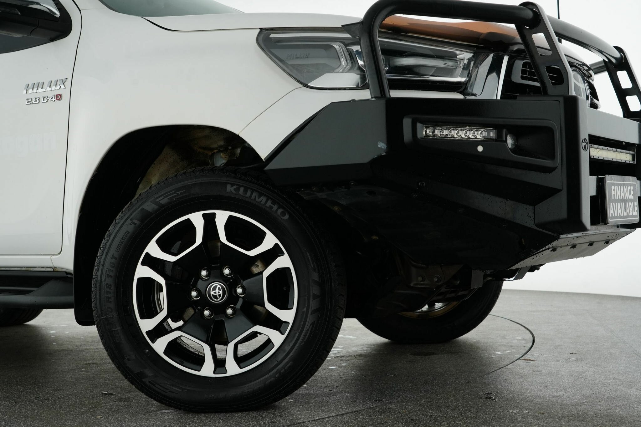 Toyota Hilux image 2