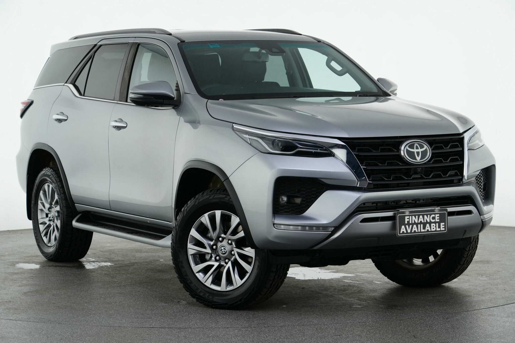 Toyota Fortuner image 1