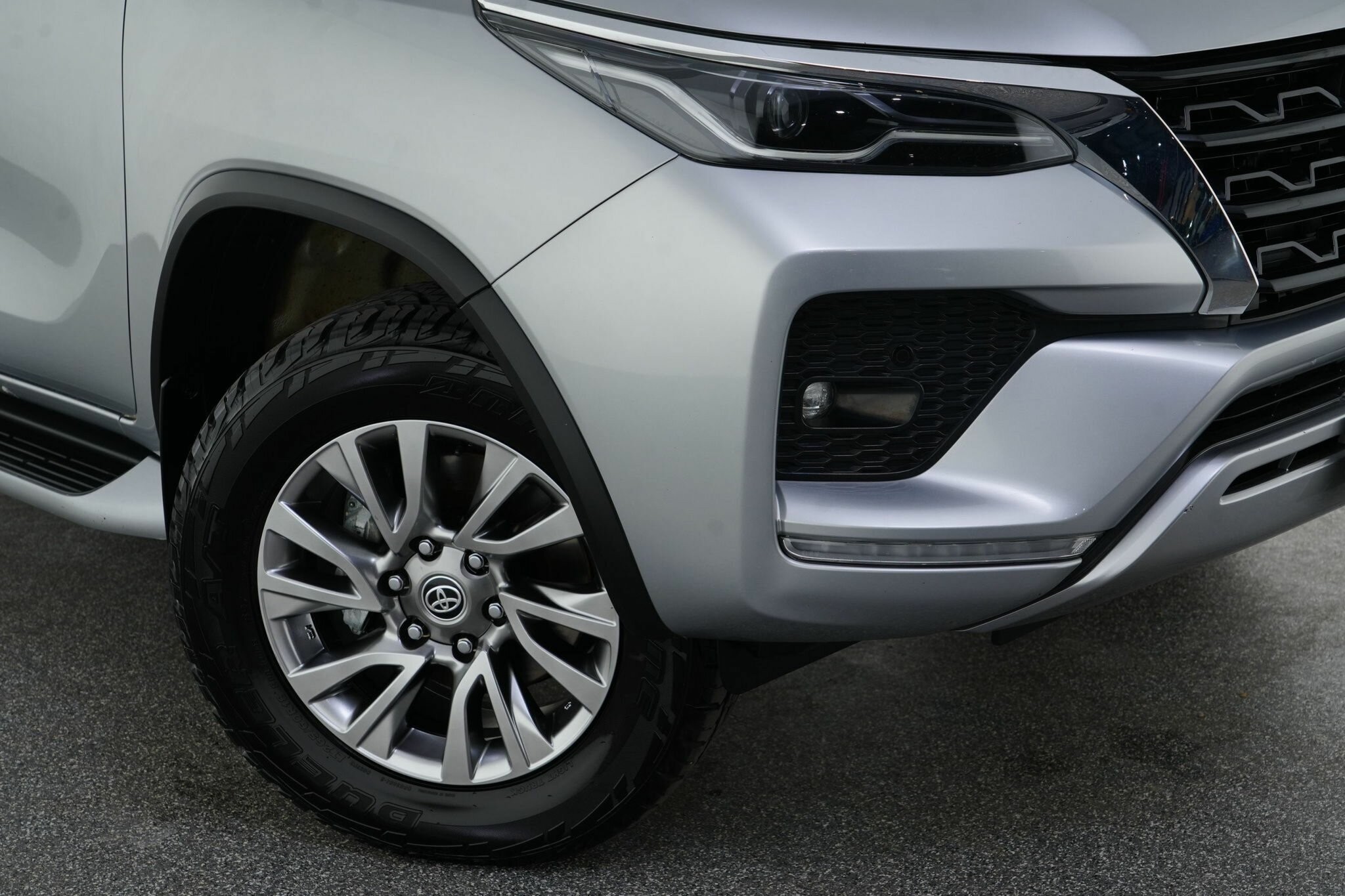 Toyota Fortuner image 2