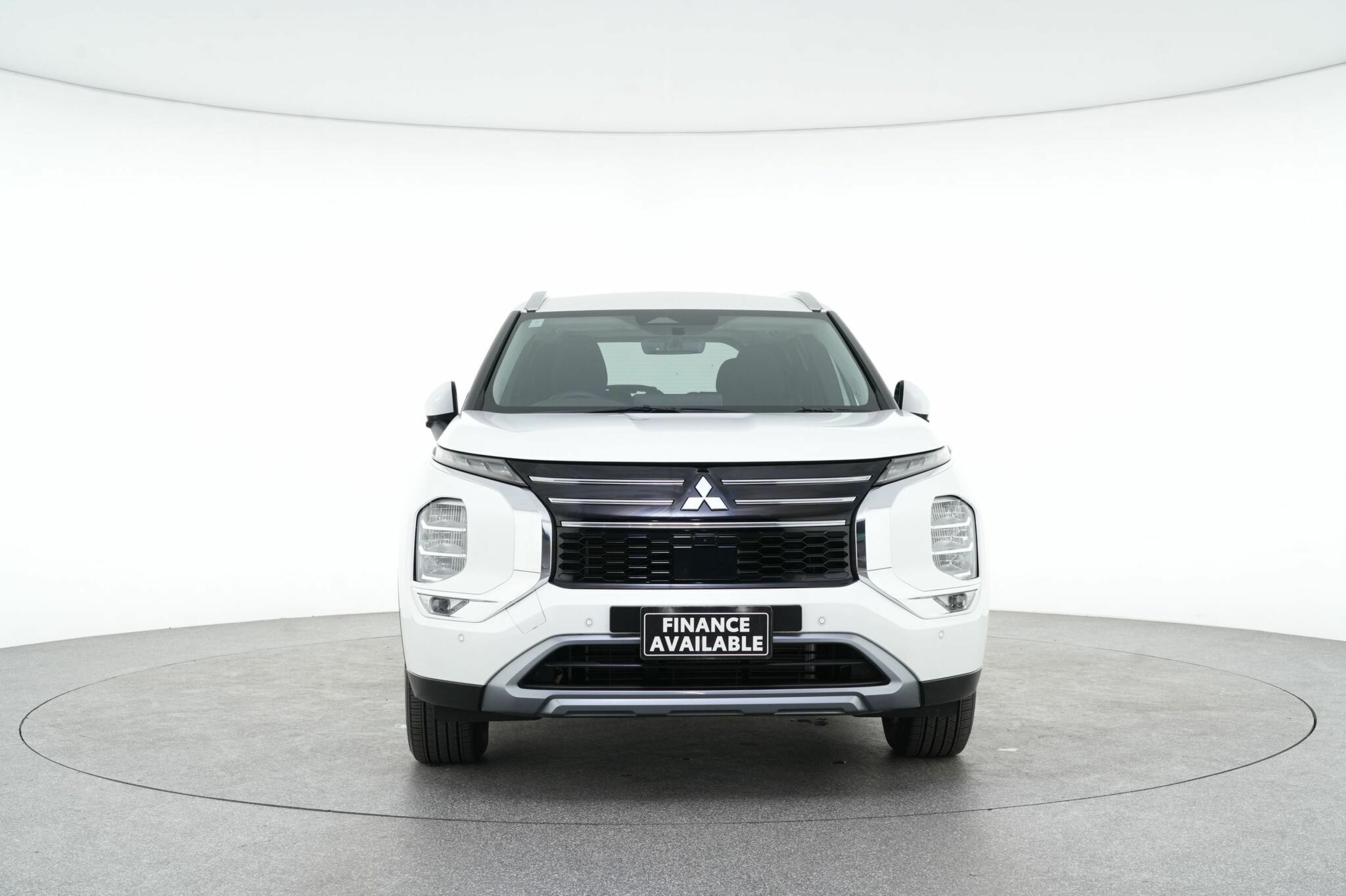 Mitsubishi Outlander image 3
