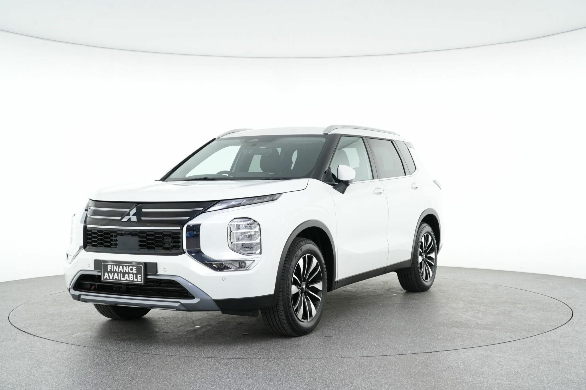 Mitsubishi Outlander image 4