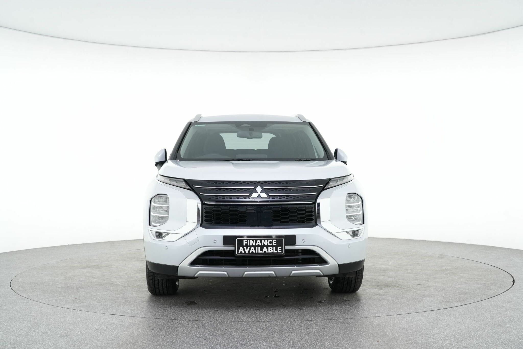 Mitsubishi Outlander image 3