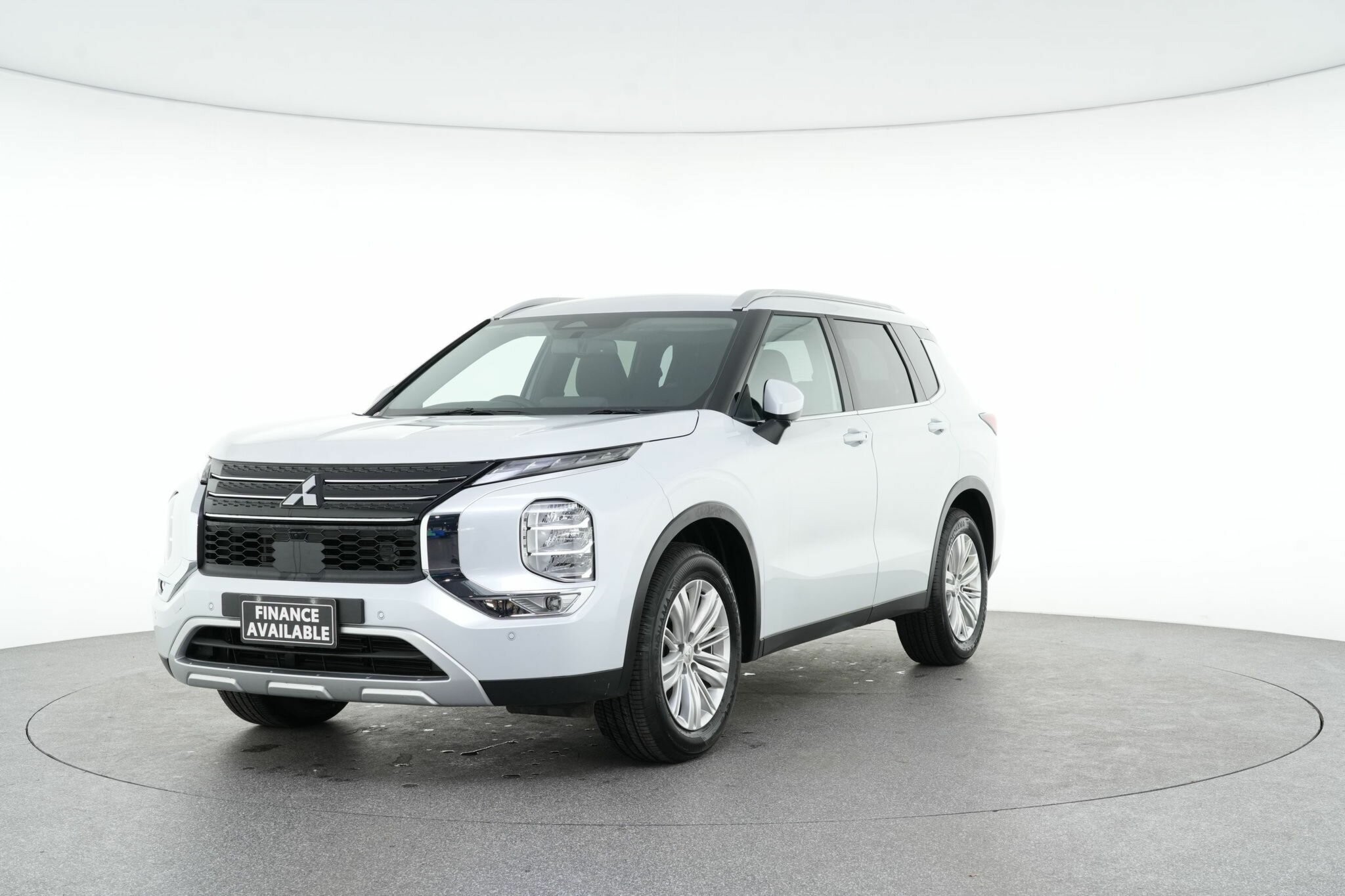 Mitsubishi Outlander image 4