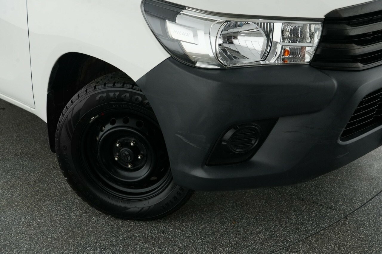 Toyota Hilux image 2