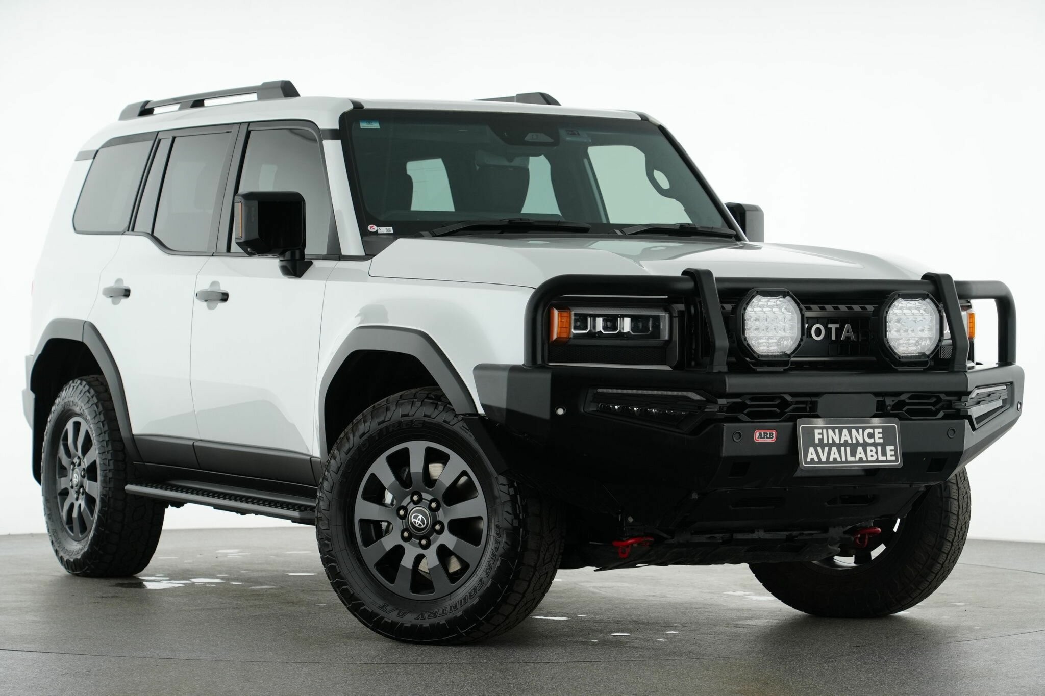 Toyota Landcruiser Prado image 1
