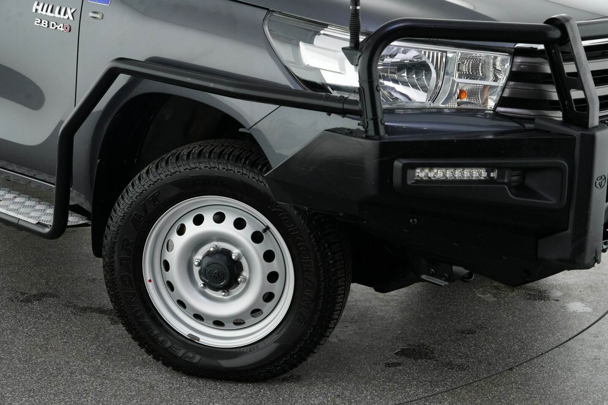 Toyota Hilux image 2