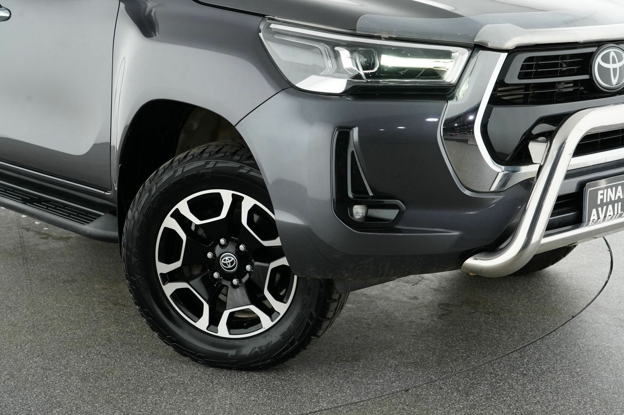 Toyota Hilux image 2