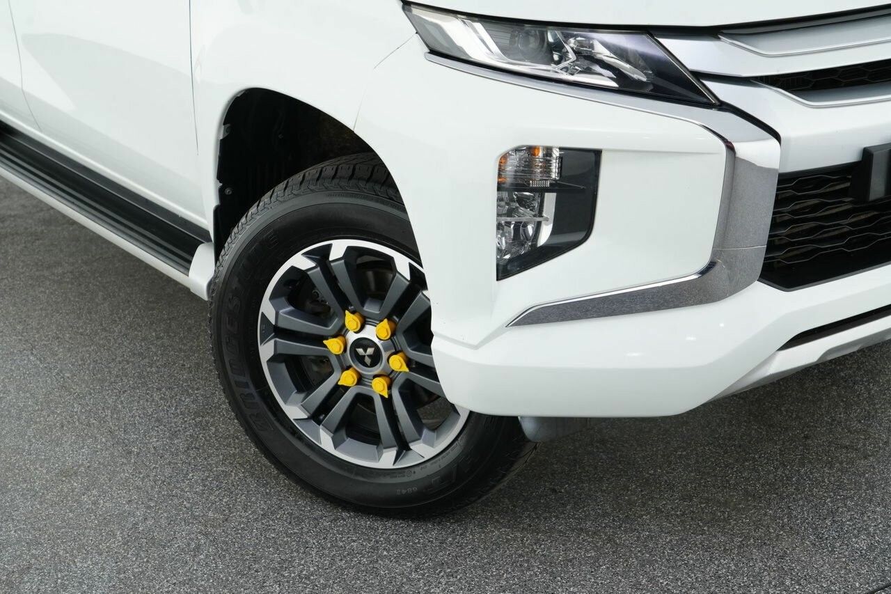 Mitsubishi Triton image 2