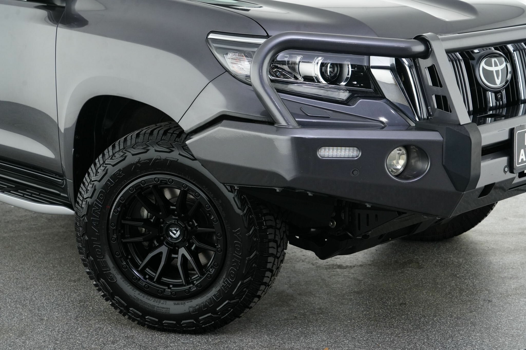 Toyota Landcruiser Prado image 2
