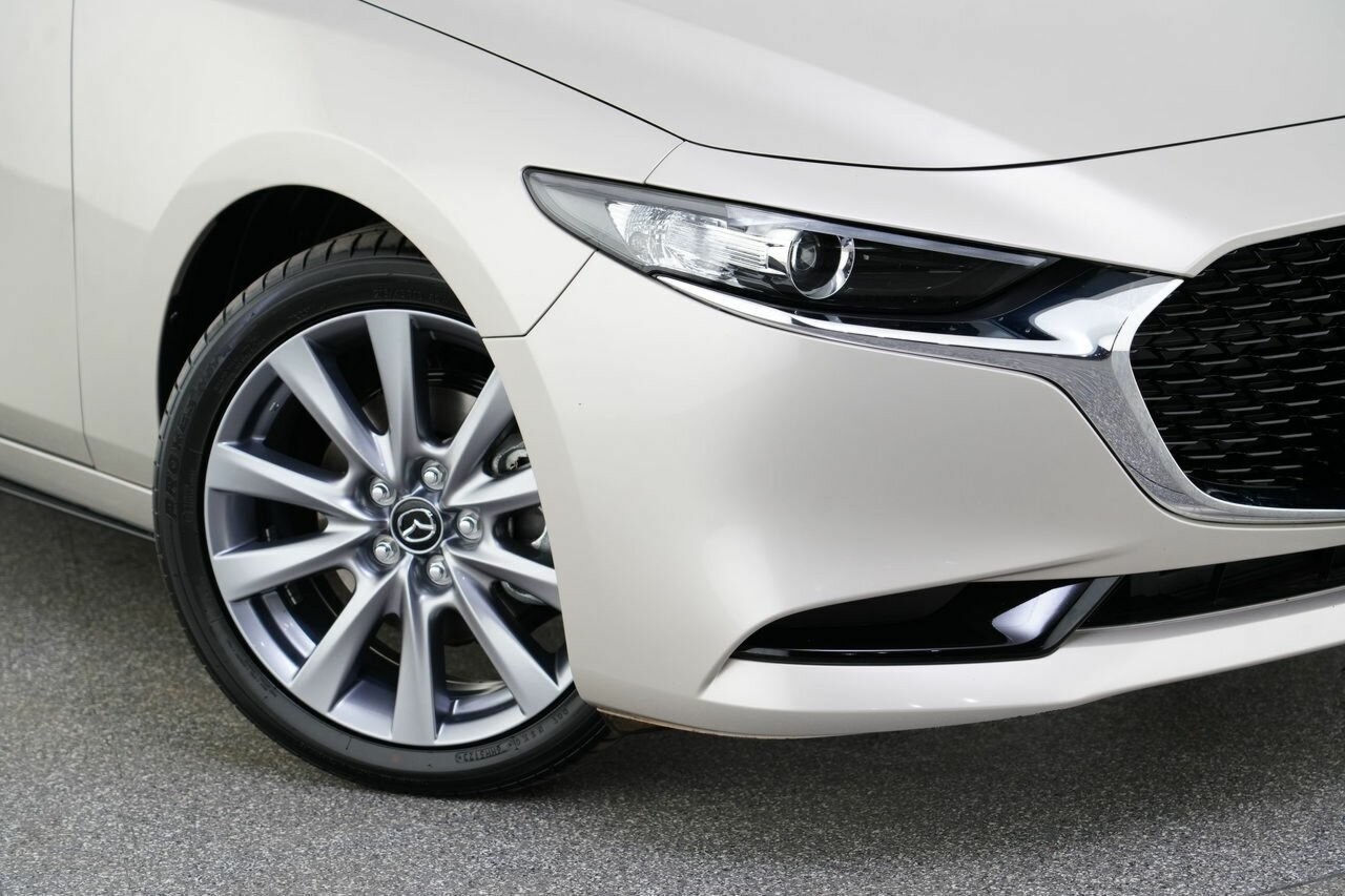 Mazda 3 image 2