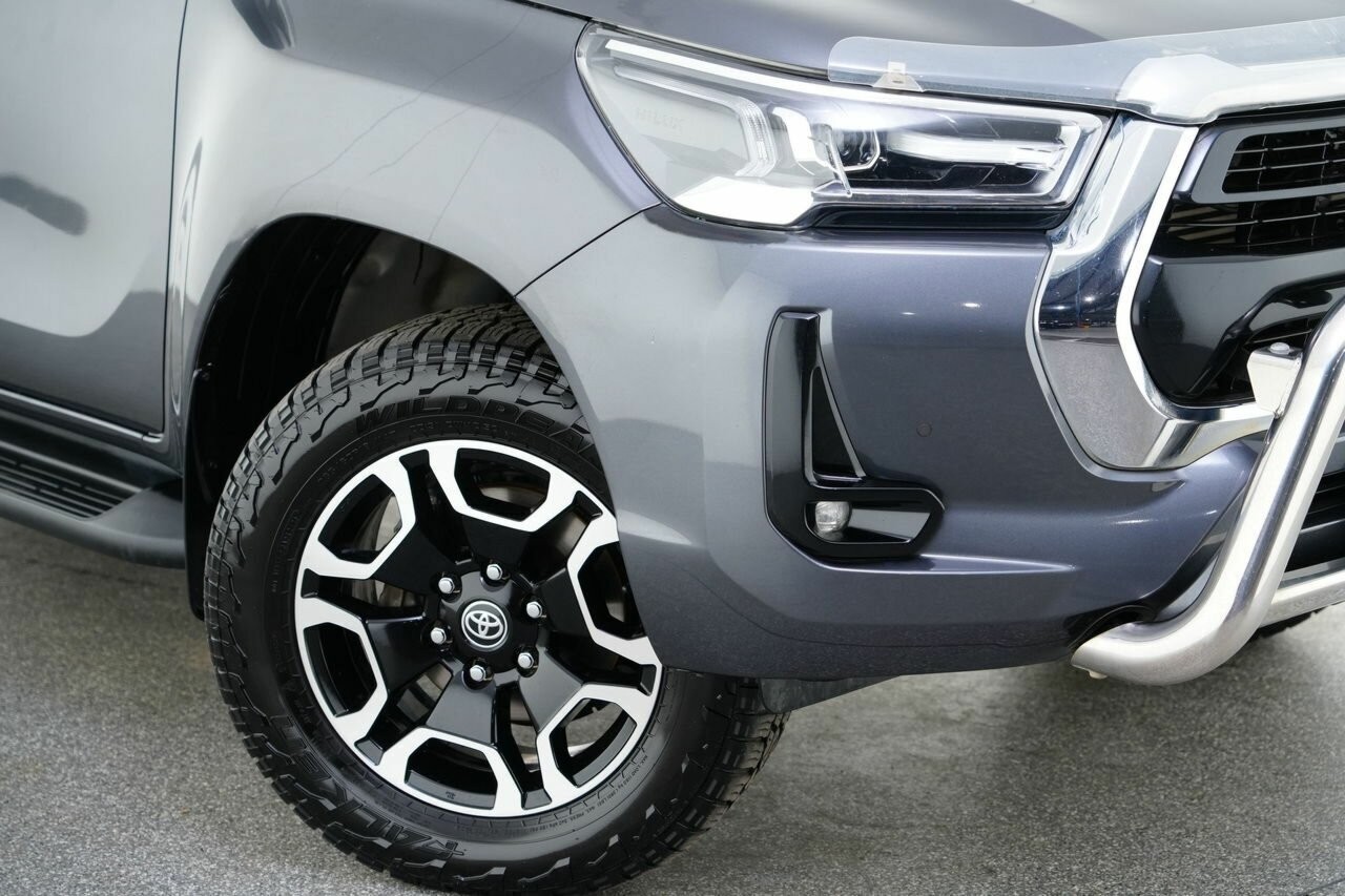 Toyota Hilux image 2