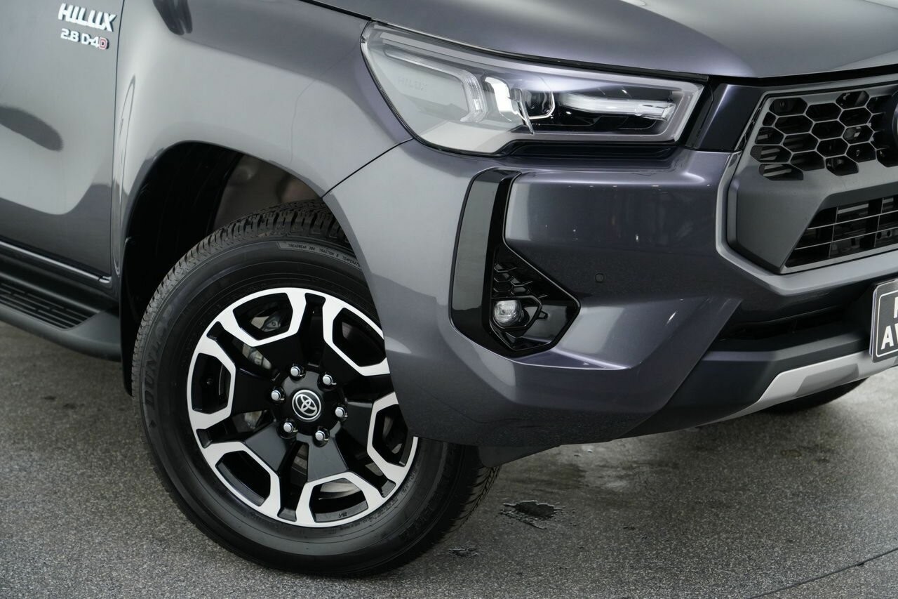 Toyota Hilux image 2