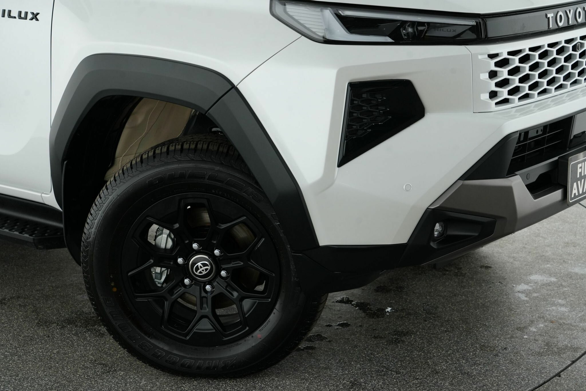 Toyota Hilux image 2
