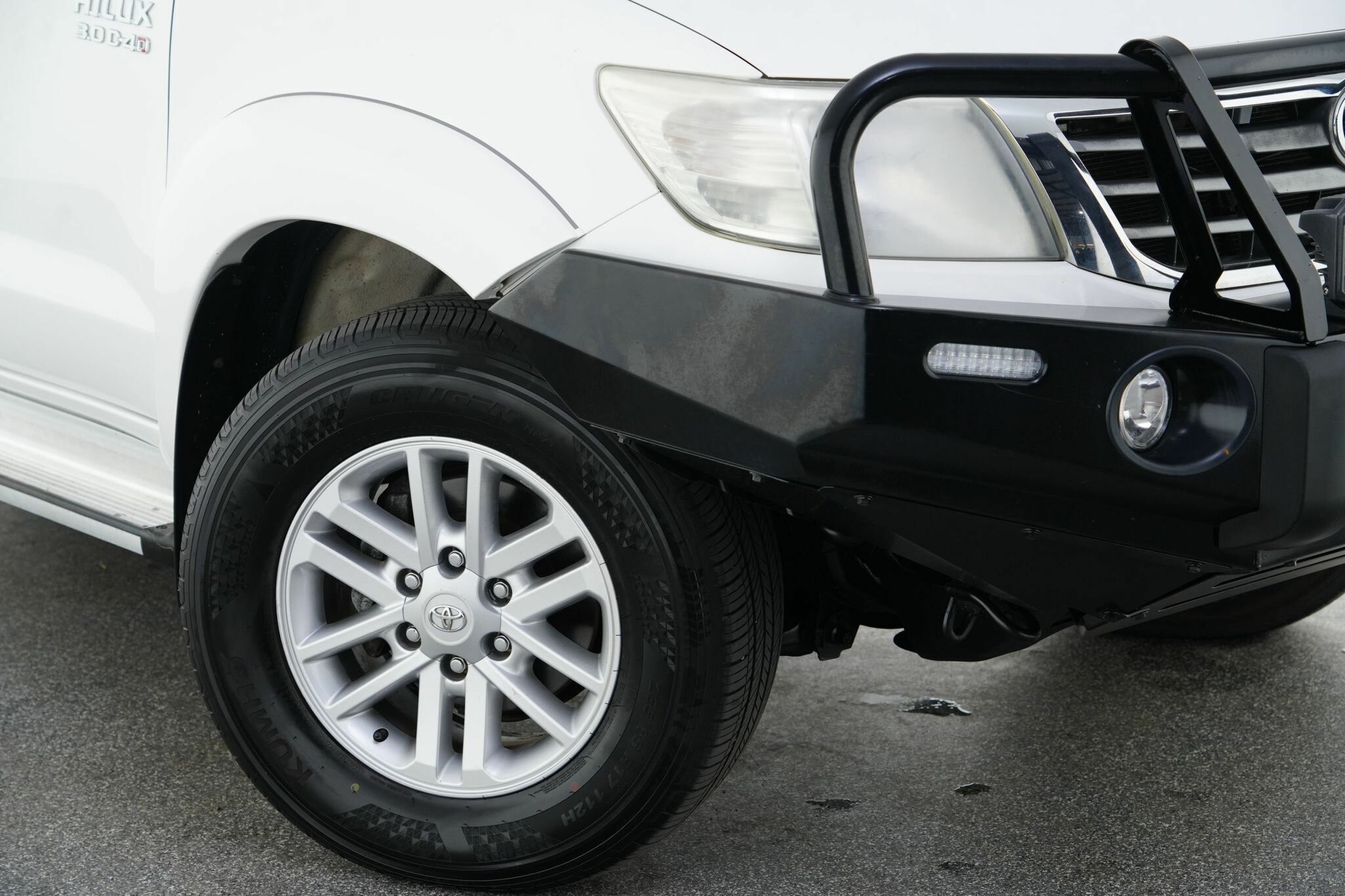 Toyota Hilux image 2