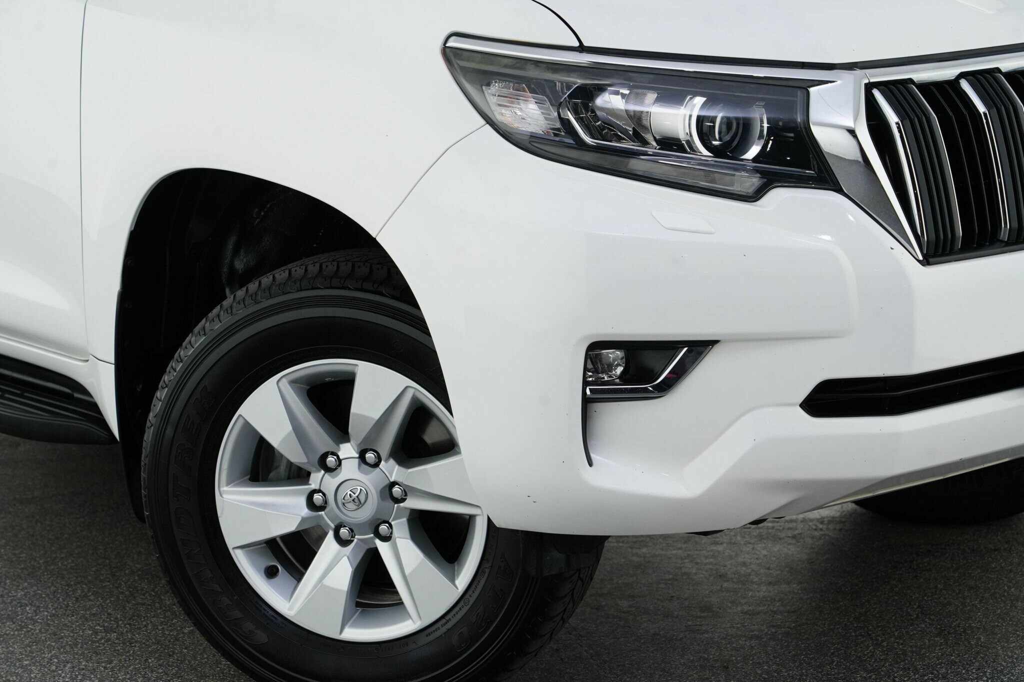 Toyota Landcruiser Prado image 2