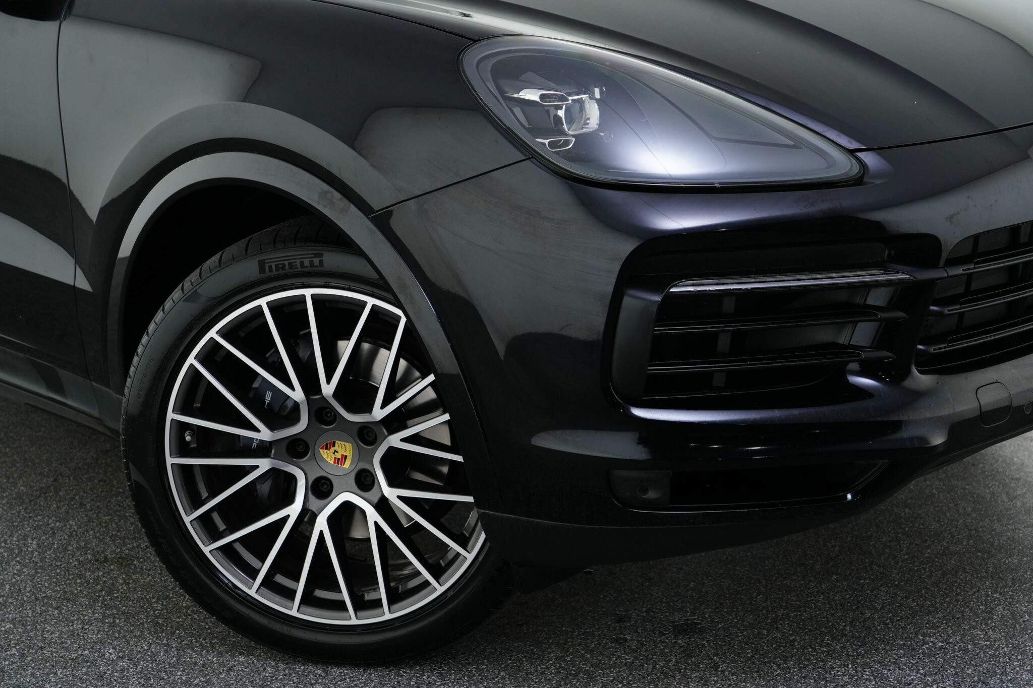 Porsche Cayenne image 2
