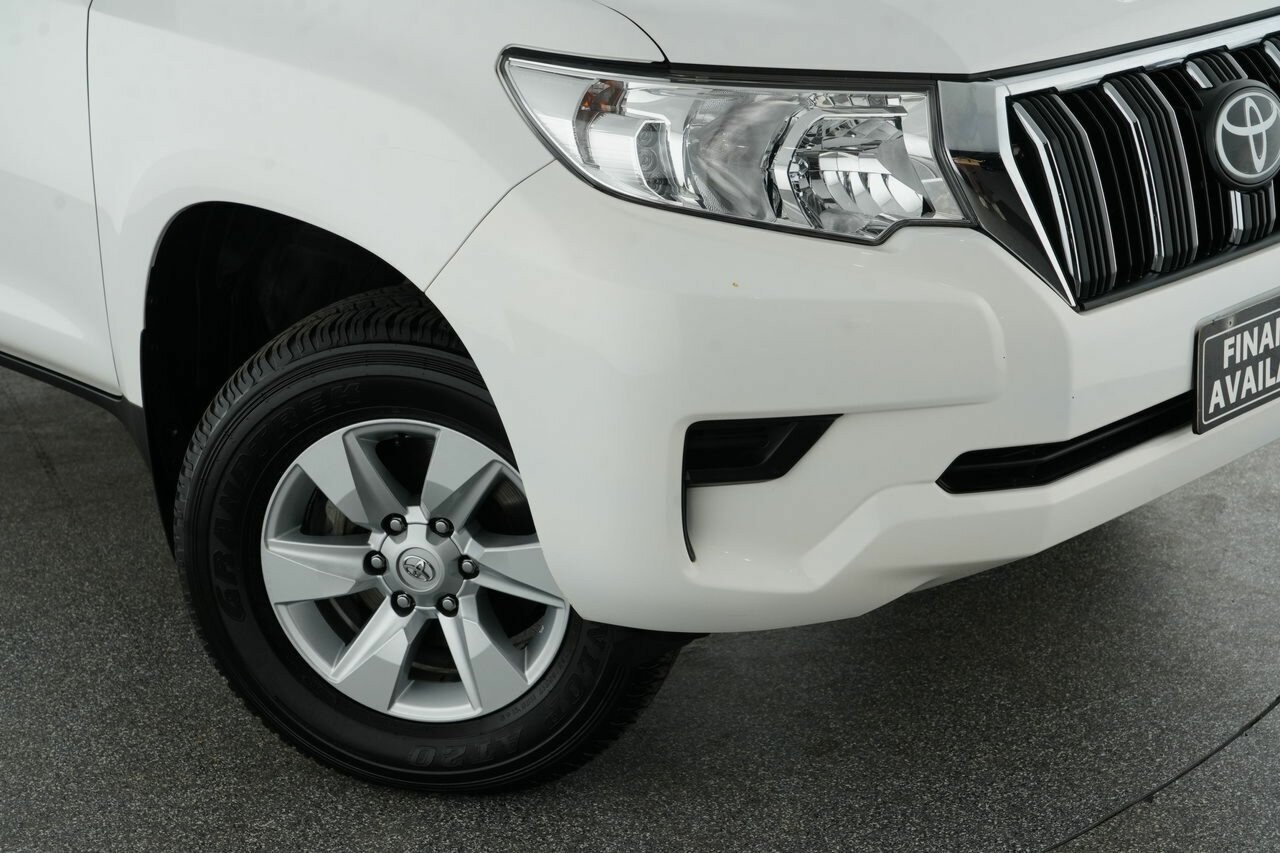 Toyota Landcruiser Prado image 2
