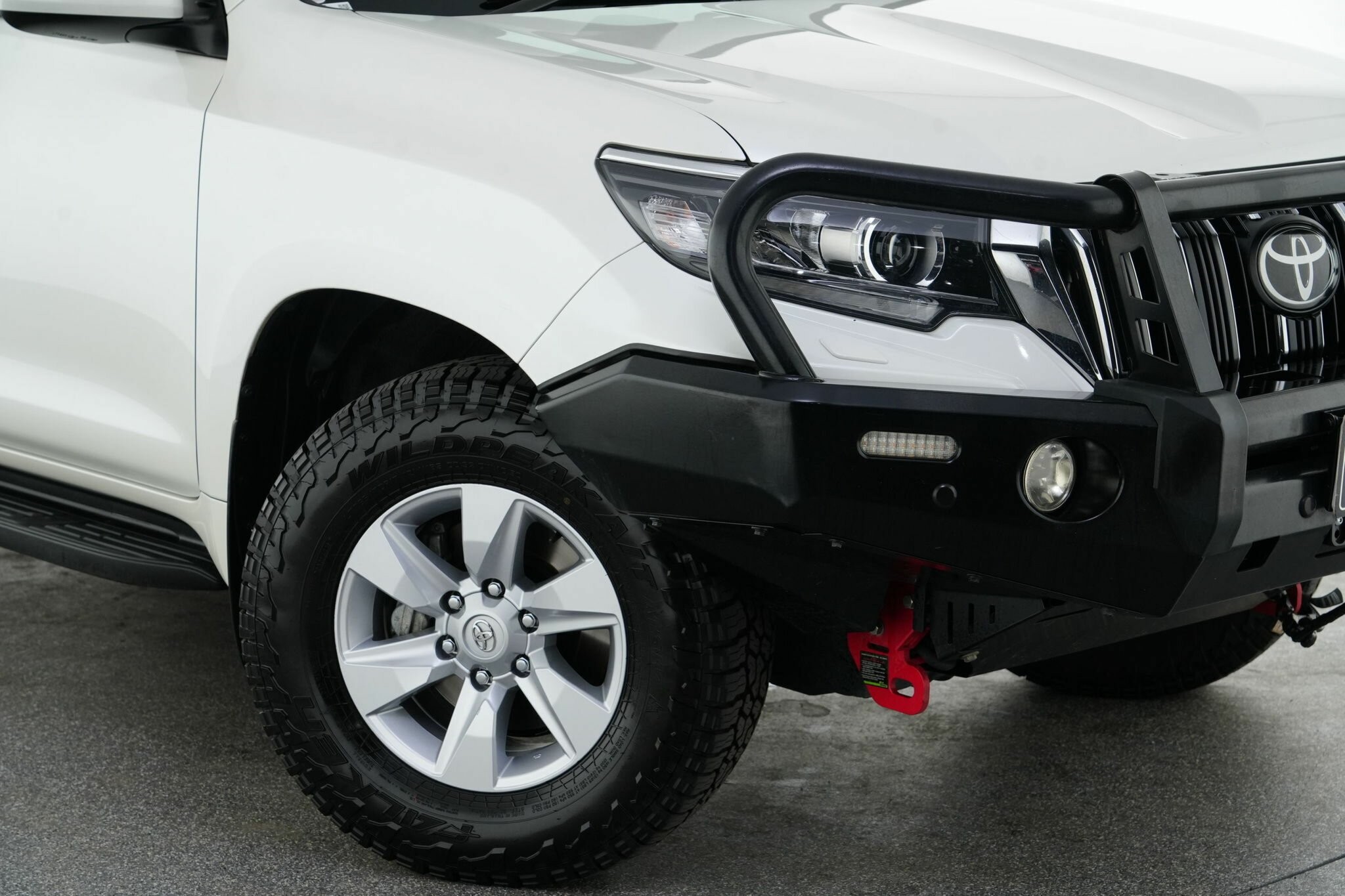 Toyota Landcruiser Prado image 2