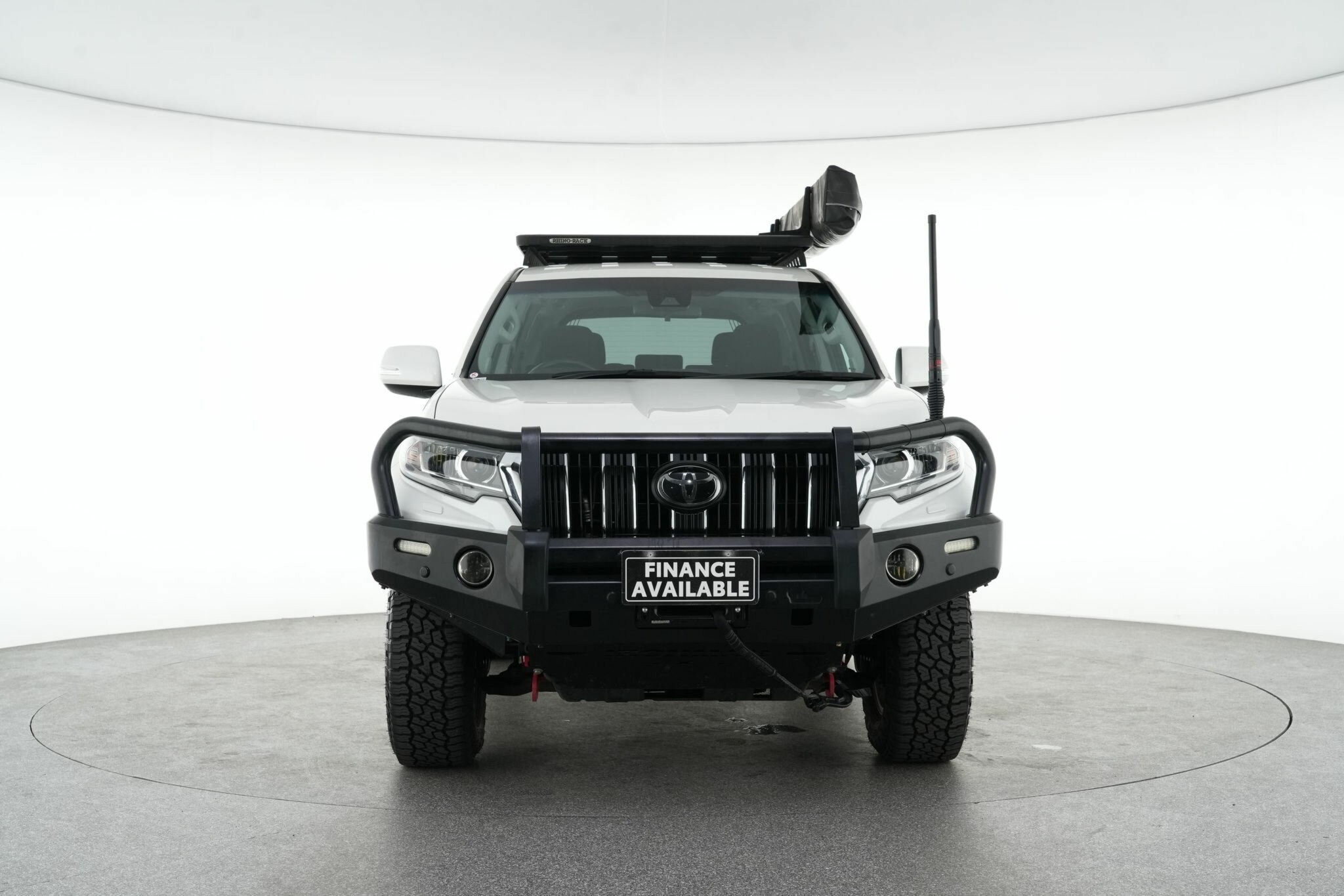 Toyota Landcruiser Prado image 3