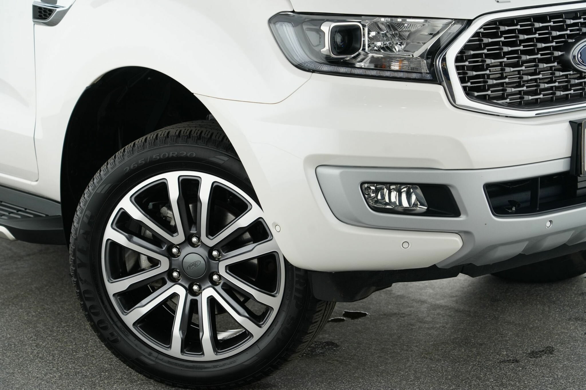 Ford Everest image 2