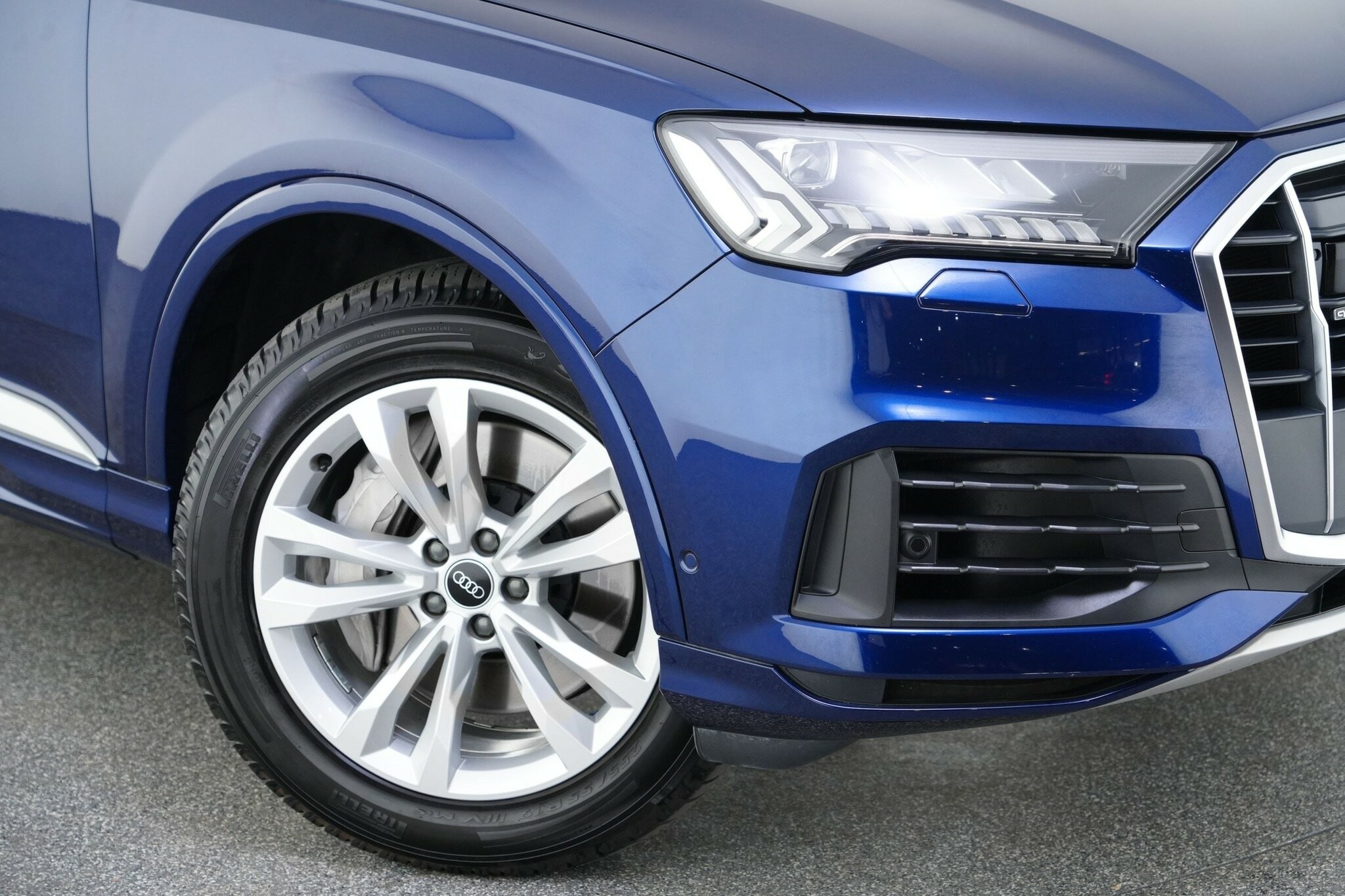 Audi Q7 image 2