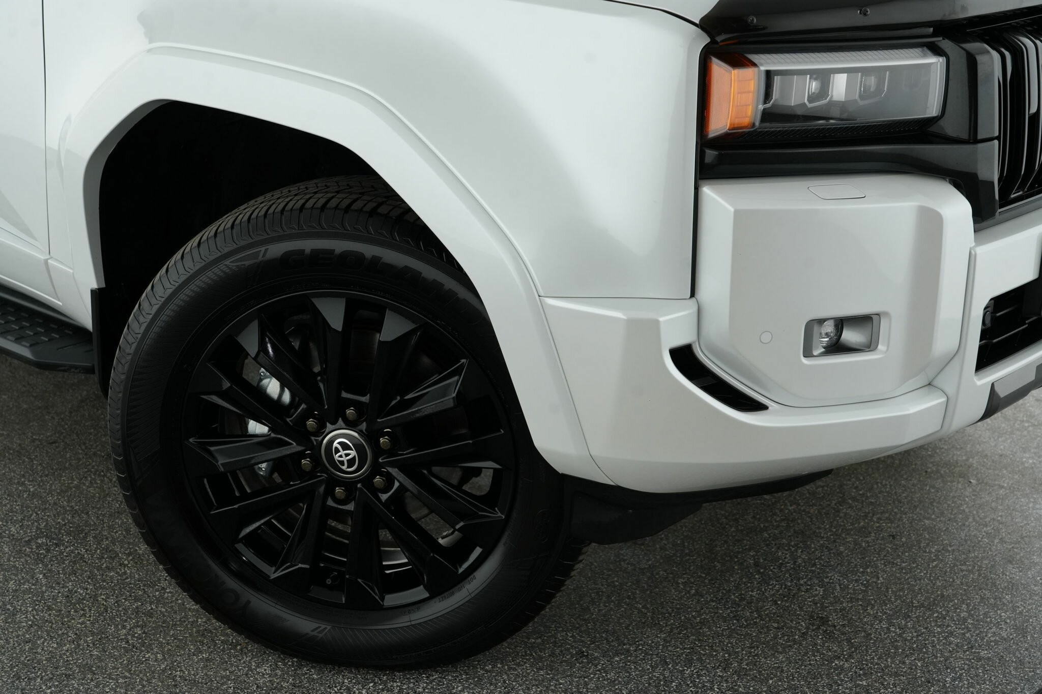 Toyota Landcruiser Prado image 2