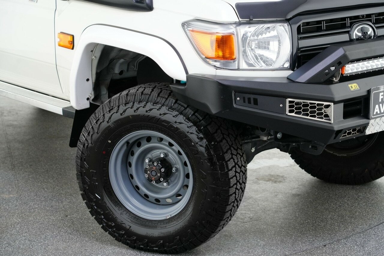 Toyota Landcruiser image 2