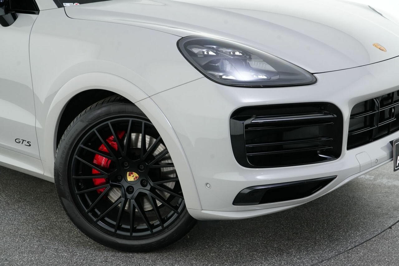 Porsche Cayenne image 2