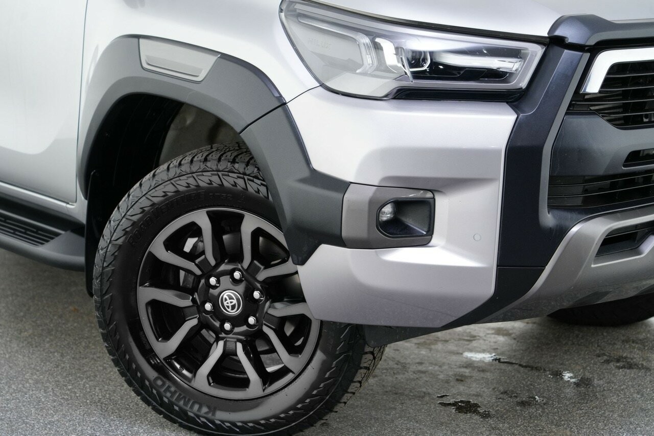Toyota Hilux image 2