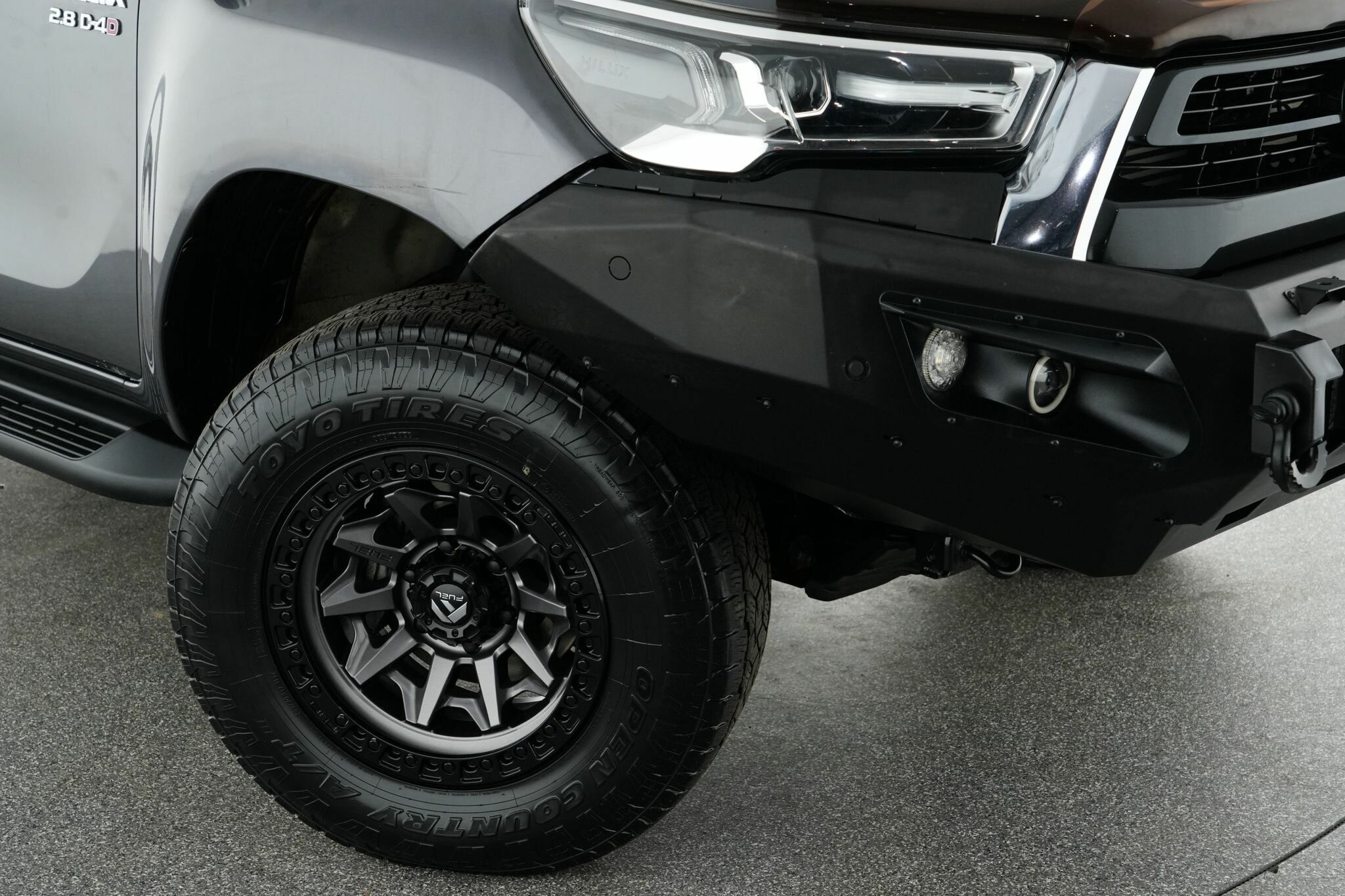 Toyota Hilux image 2