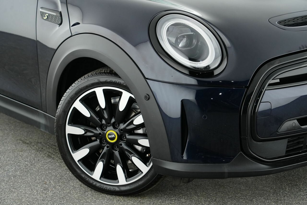 Mini Hatch image 2