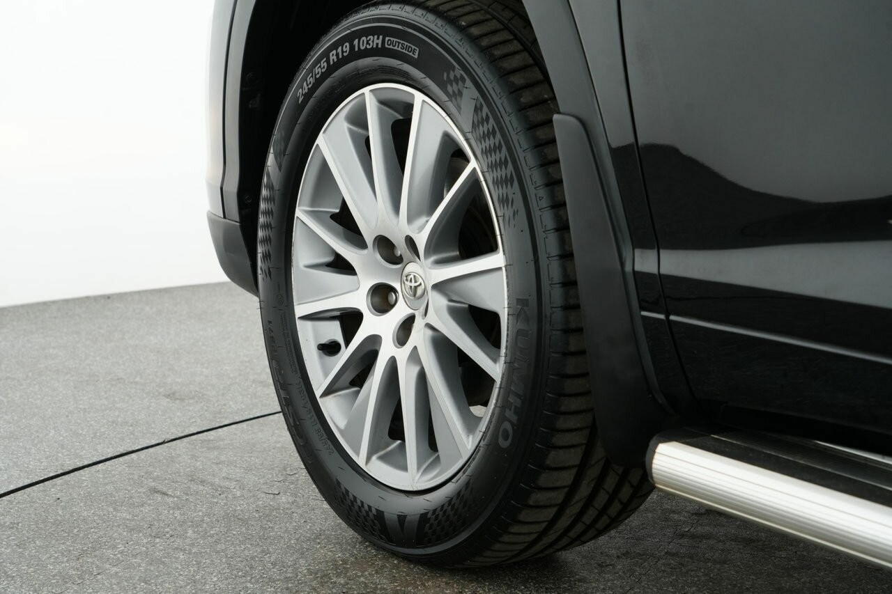 Toyota Kluger image 4