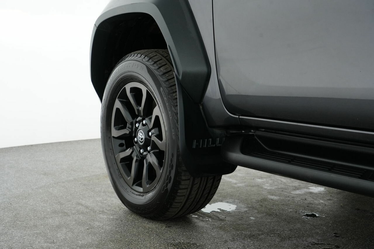 Toyota Hilux image 4