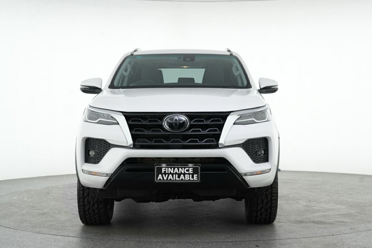 Toyota Fortuner image 2