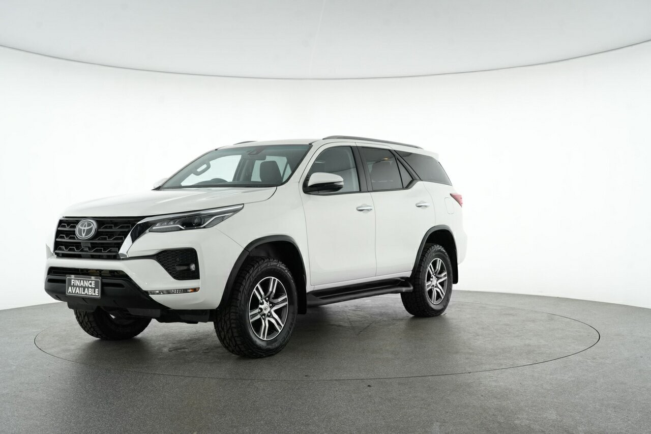 Toyota Fortuner image 3