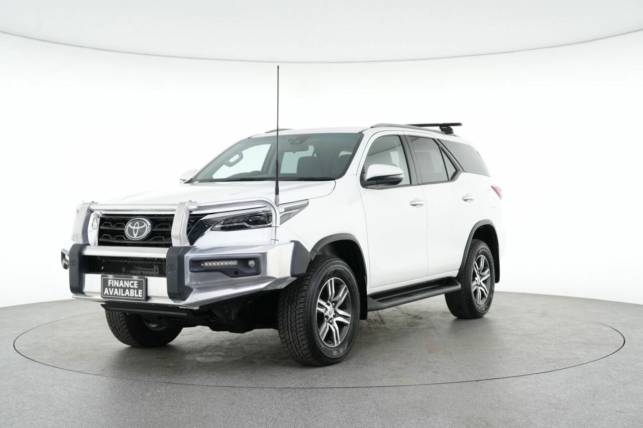 Toyota Fortuner image 3