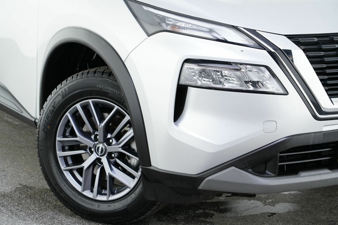 Nissan X-trail image 2