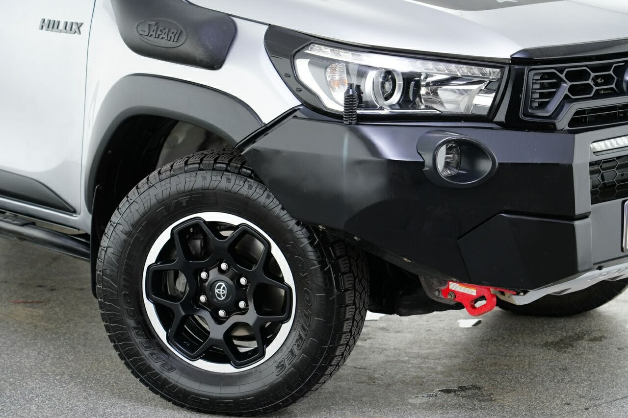 Toyota Hilux image 2
