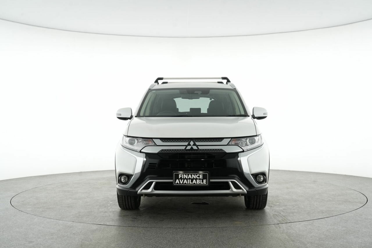 Mitsubishi Outlander image 2