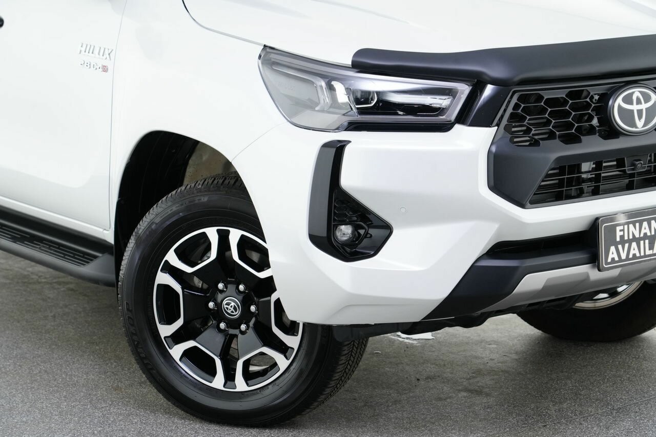 Toyota Hilux image 2